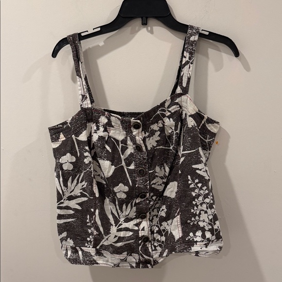 HD in Paris Tops - HD in Paris Black and White Floral Crop Top
